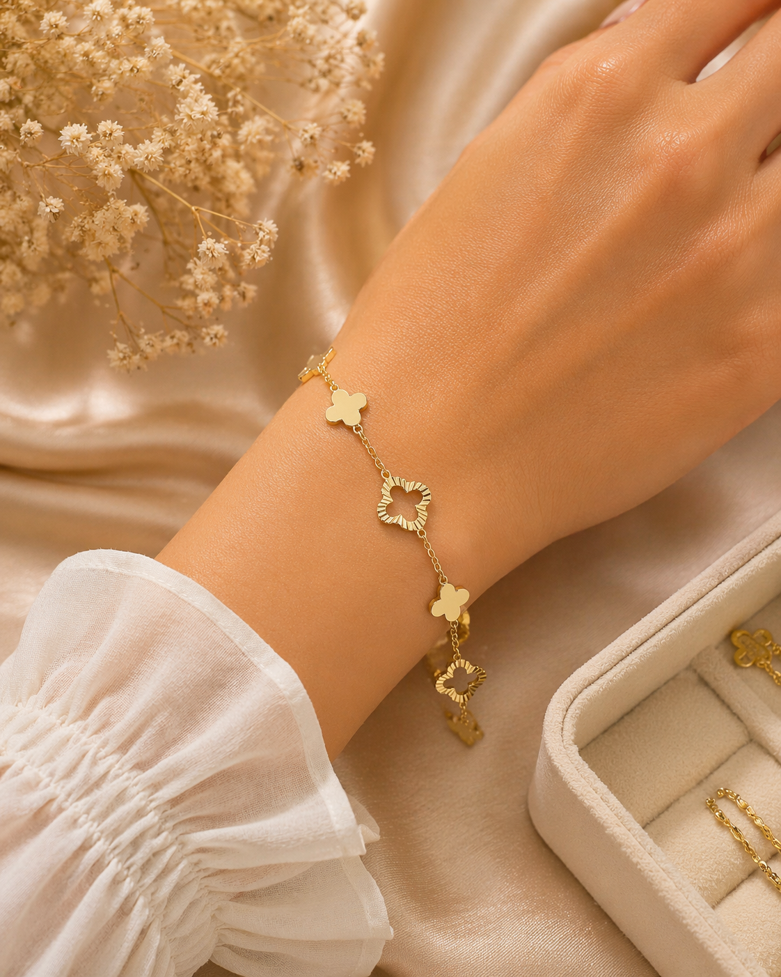 Beautiful 10K real gold bracelet for women, elegant and delicate design, size 7.5 ✨ It also includes an extension for those who prefer an adjustable fit. Perfect for everyday wear or special occasions, crafted in genuine 10K gold for lasting beauty and sh