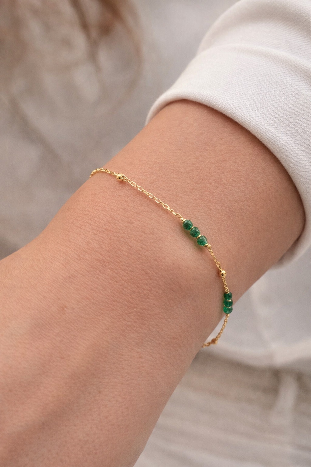 Beautiful real 18k gold bracelet with natural emerald stones size 7