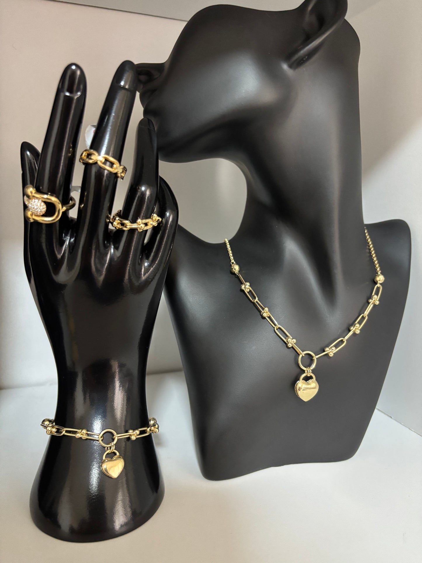 Choker with heart charm, size 18 adjustable to 16; 10k gold rel