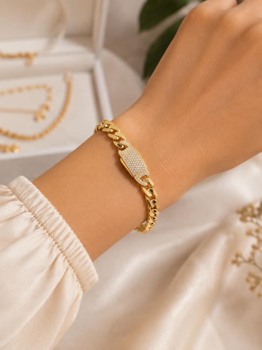 Beautiful 10K real gold bracelet featuring a luxurious 7 mm width and size 7 fit. Designed with an elegant and timeless style, perfect for everyday wear or special occasions. A stunning piece that adds shine and sophistication to any look ✨