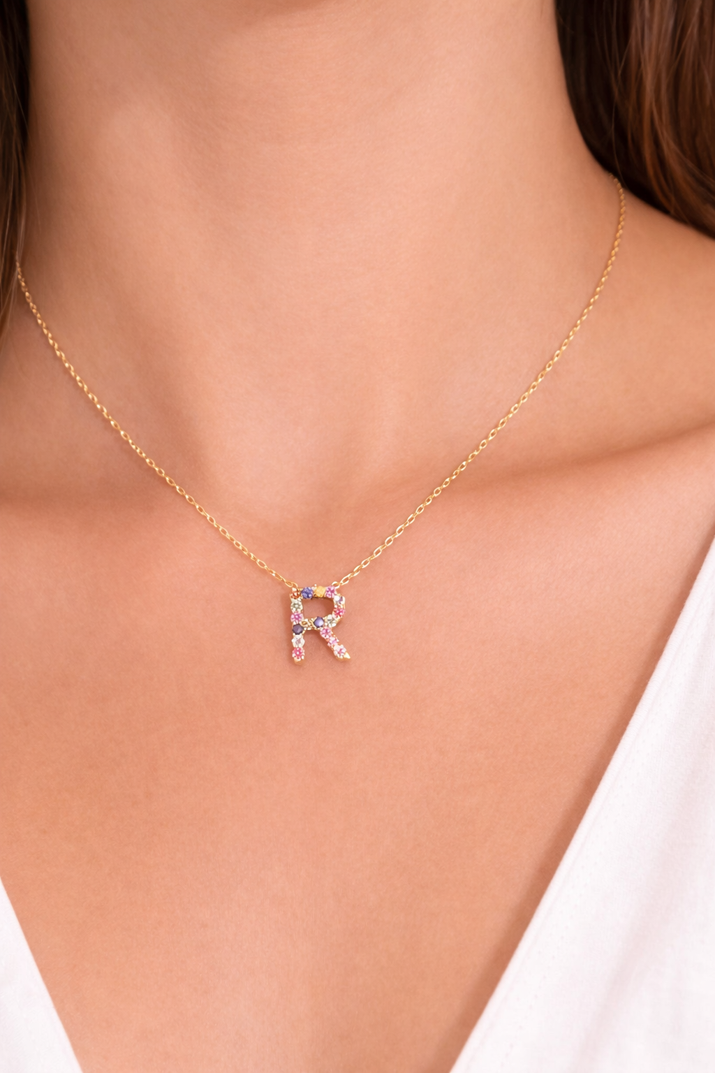 Beautiful chain for ladies with initial R with sapphire stones of natural gold colors 18k real size 18