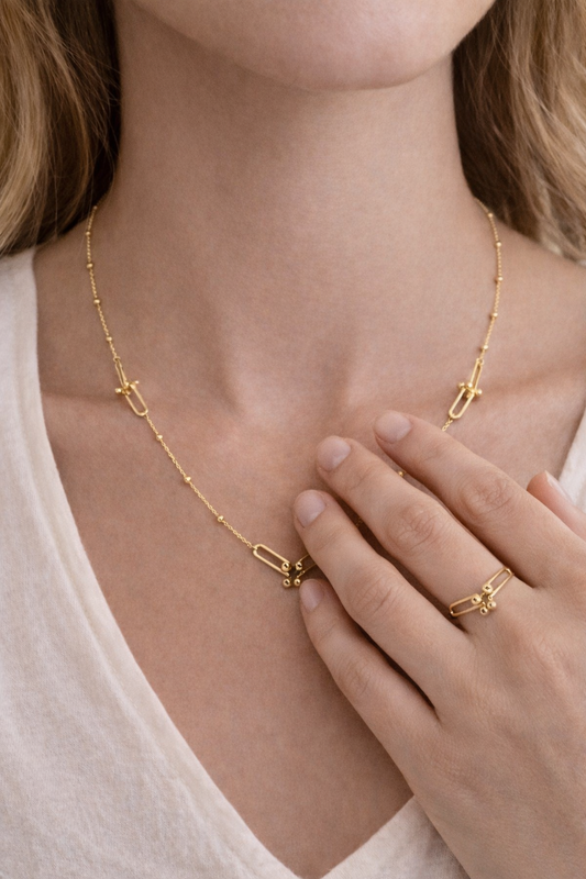 Beautiful set for ladies chain with gold ring 14k real size 18 the chain and the ring size 7