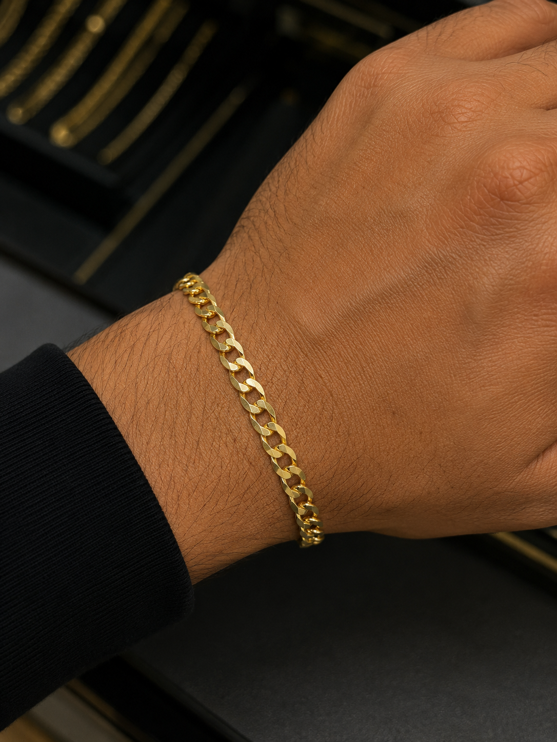 Beautiful Men’s Cuban Link Bracelet crafted in real solid 10K gold. This elegant 5.8 mm bracelet features a classic polished design with a strong secure clasp, perfect for everyday wear or special occasions.
